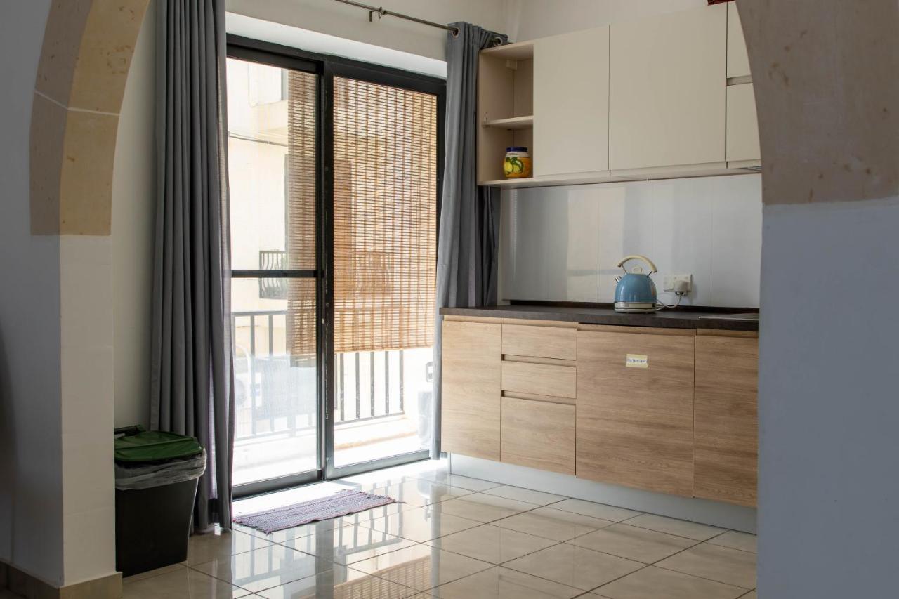 Spacious 3-Bedroom Apartment 30 Seconds From Sea Marsaskala Eksteriør billede