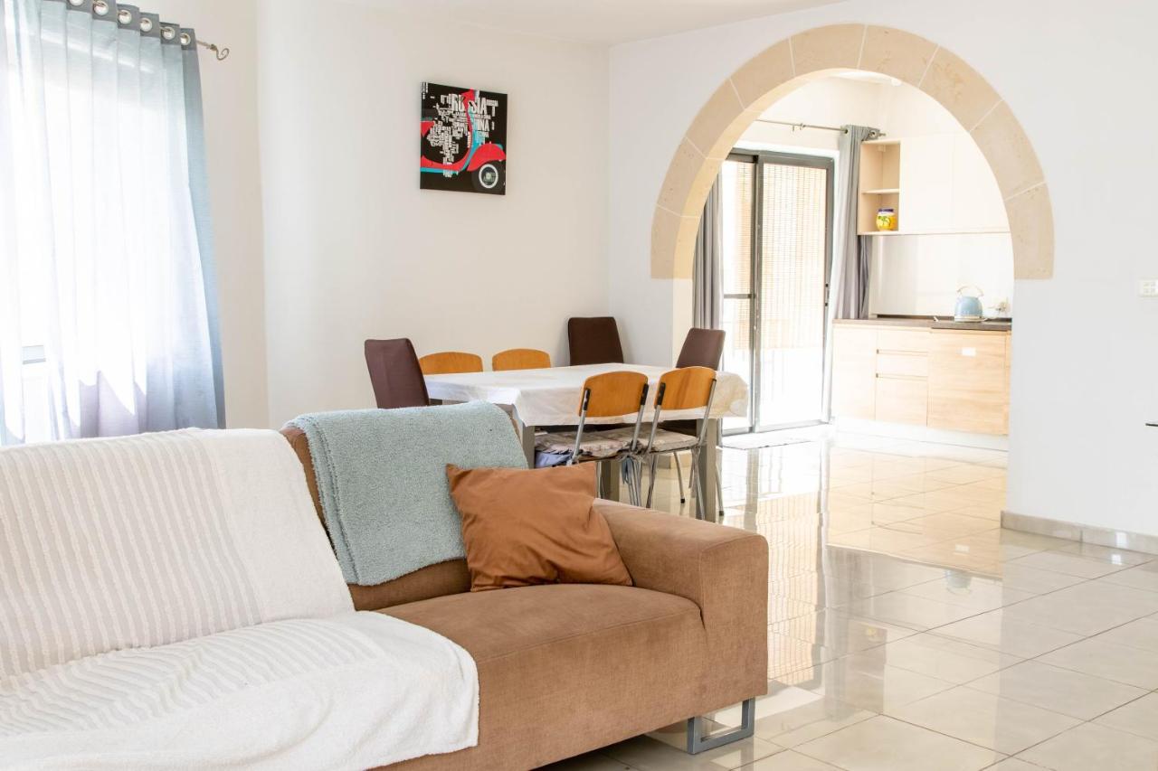 Spacious 3-Bedroom Apartment 30 Seconds From Sea Marsaskala Eksteriør billede